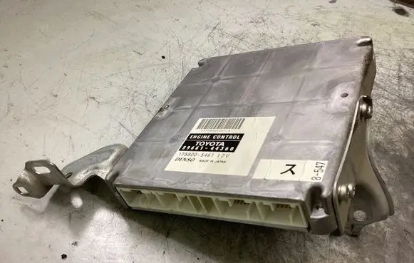 Toyota Avensis Verso Engine control unit/module 8966144360 1758005461