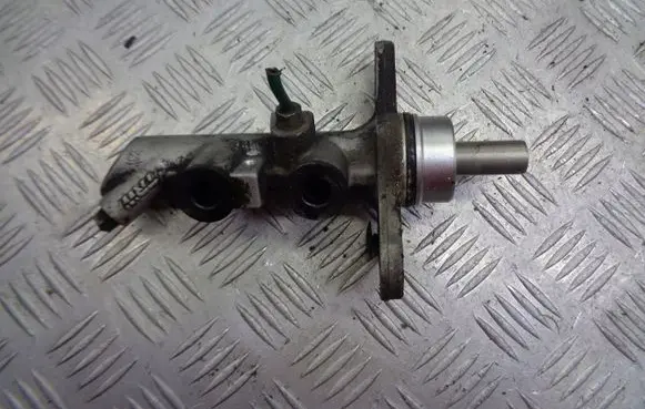 Renault Megane II Brake booster
