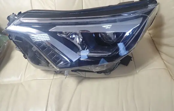 Toyota RAV 4 (XA40) Headlight/headlamp