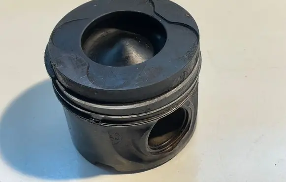 BMW 7 E65 E66 Piston 84L107