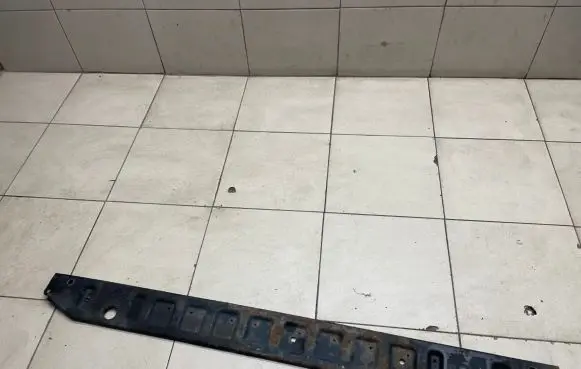 Radiator mount bracket