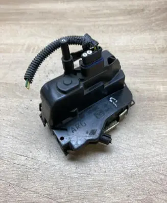 Nissan Primera Rear door lock 250160 F0X863 LEFTSIDE