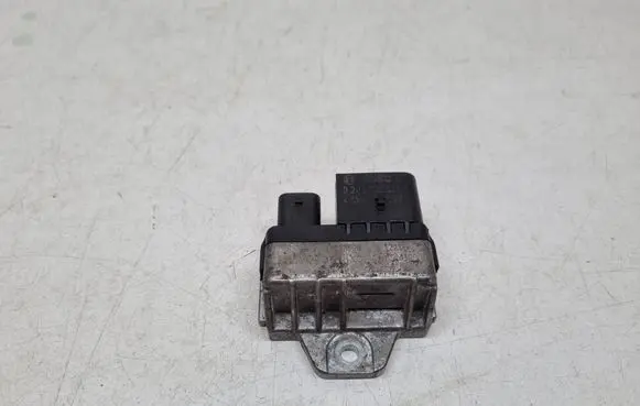 BMW 2 F46 Glow plug pre-heat relay 8514120 12218514120