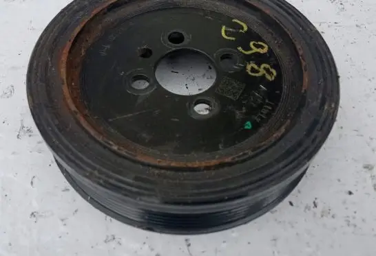Volkswagen Golf VII Crankshaft pulley 04L105243A