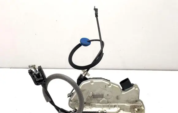 Volkswagen Scirocco Front door lock 5N1837015A
