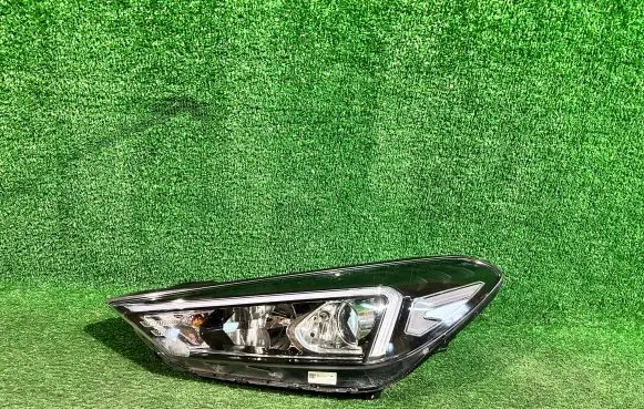 Hyundai Tucson TL Headlight/headlamp 92101D7600