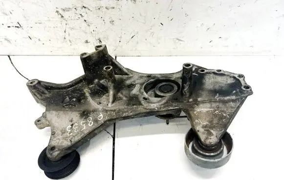 Mitsubishi Pajero Engine mounting bracket