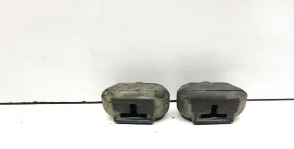 BMW 1 E81 E87 Radiator mount bracket 7525267