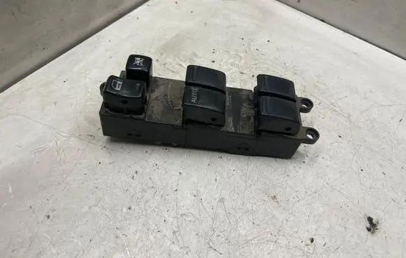 Nissan X-Trail T30 Electric window control switch