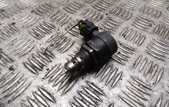 Opel Zafira B Fuel pressure regulator 0281002507