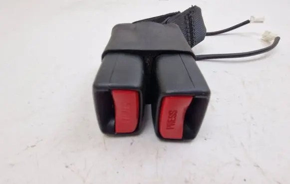 Nissan Qashqai Middle seatbelt buckle (rear) 