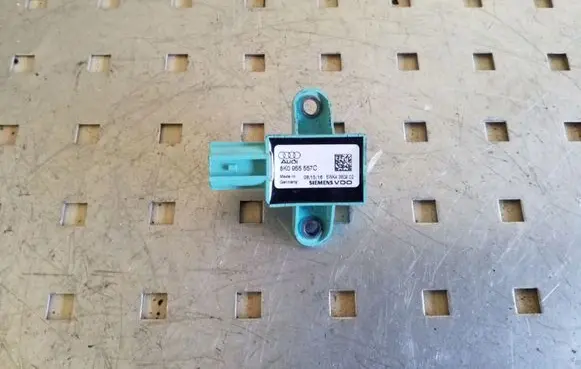 Audi A4 S4 B8 8K Airbag deployment crash/impact sensor 8K0955557C