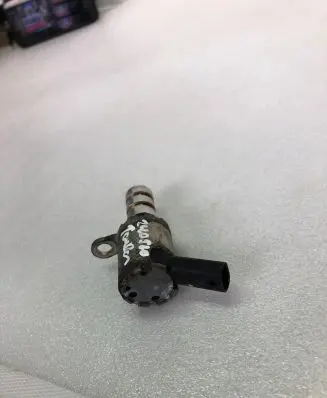 Volkswagen Touran III Oil pressure sensor 04e906455