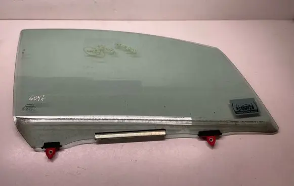 Toyota Yaris Front door window glass four-door
