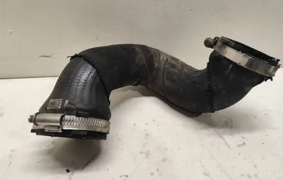 Audi A6 S6 C6 4F Intercooler pipe mounting bracket 