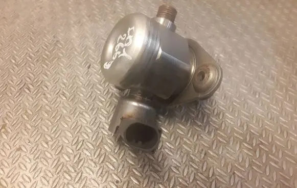 BMW 7 F01 F02 F03 F04 Mechanical fuel pump 7595339