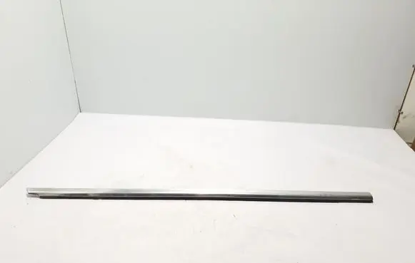 Mercedes-Benz GLC C253 Front door glass trim molding A2537207605