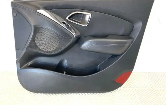 Hyundai ix35 Front door card panel trim