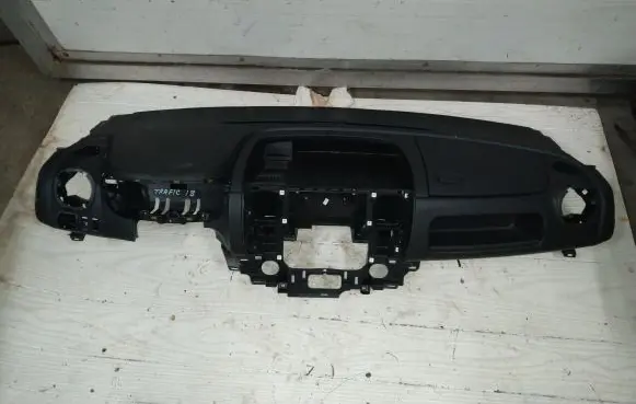 Renault Trafic III (X82) Dashboard 681004777R