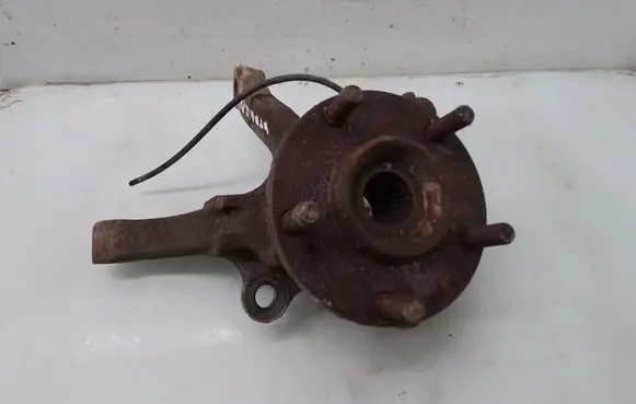 Nissan X-Trail T30 Front wheel hub