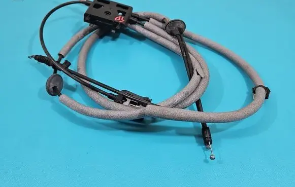 Engine bonnet/hood lock release cable