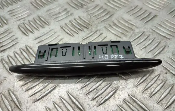 Mercedes-Benz A W176 Parking PDC sensor display screen A1725420023