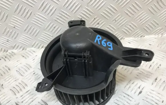 Peugeot Partner Heater fan/blower 030668Q