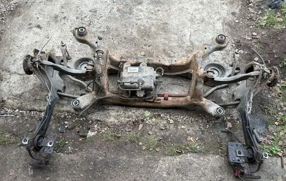 Volvo V70 Rear axle beam 