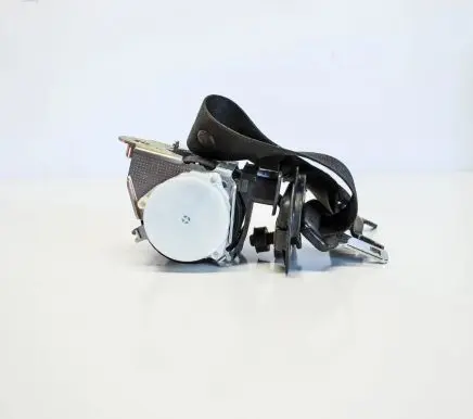 BMW 1 E81 E87 Front seatbelt 7130277
