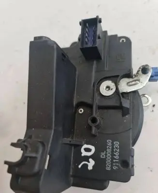 Opel Vivaro Front door lock 8200008260 91166230