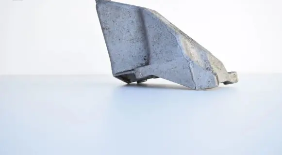 Audi A4 S4 B5 8D Engine mounting bracket 8D0199307L