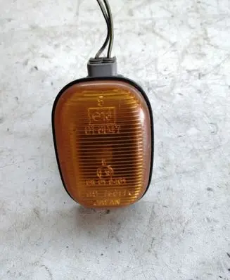 Toyota Avensis Verso Front fender indicator light 013047