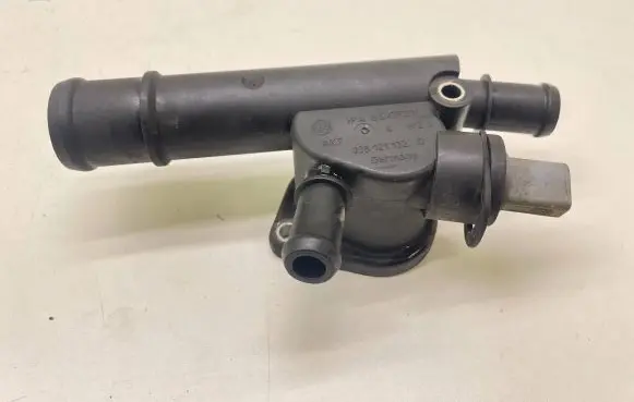 Thermostat/thermostat housing