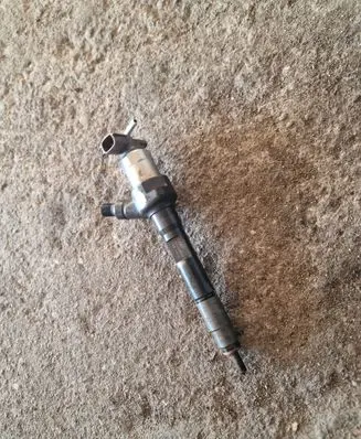Mazda CX-7 Fuel injector R2AA13H50