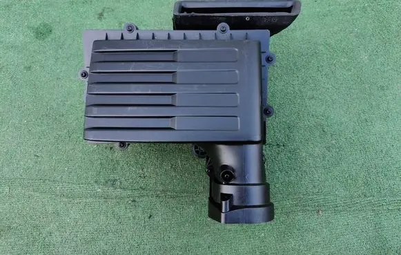 Volkswagen PASSAT B8 Air filter box 5Q0129607AA 5Q0129601BP