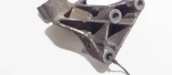 Opel Vectra B Engine mounting bracket 90497583