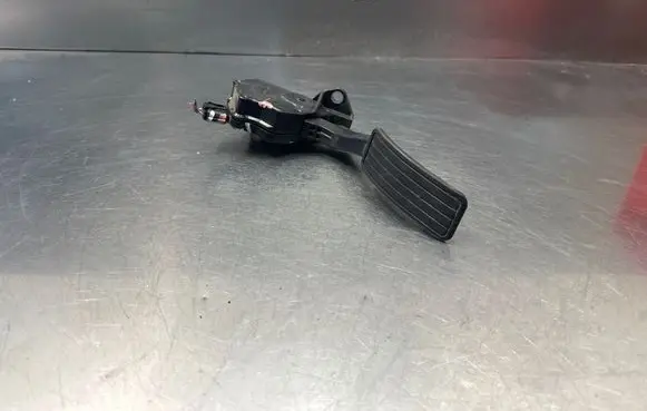 Subaru Legacy Accelerator throttle pedal 36010AG140 01M27C00756
