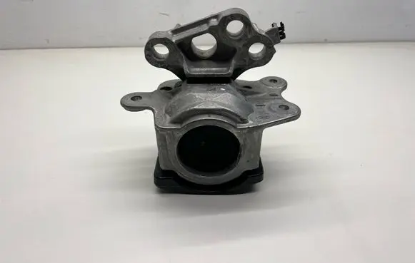 Land Rover Discovery Sport Engine mount bracket K8D27M121AE