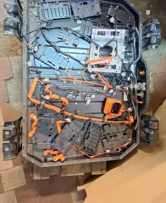 Chrysler Pacifica Hybrid / electric car battery 68394027AB 20170828 TES1G2357A0010