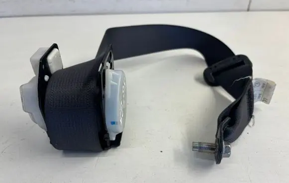 Subaru Impreza III Rear seatbelt 0437100 C70585