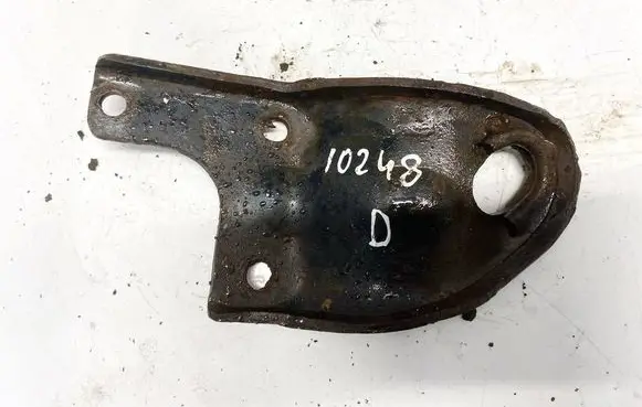 Hyundai Trajet Engine mounting bracket