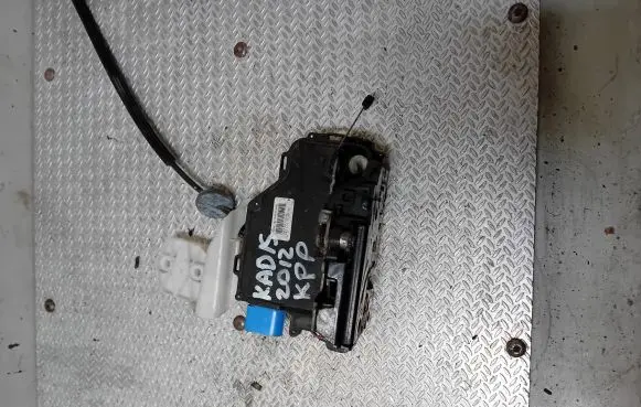 Volkswagen Caddy Front door lock 3D1837015AS
