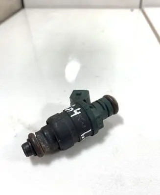 Volkswagen Golf IV Fuel injector 037906031AA