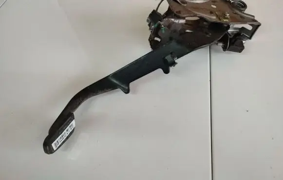 Toyota Corolla Verso AR10 Brake pedal 