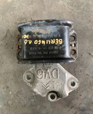 Engine mount bracket