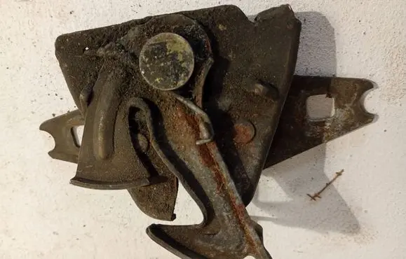 Volkswagen PASSAT B4 Engine bonnet/hood lock/catch 1212123