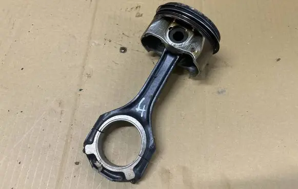 Mercedes-Benz GL X166 Piston with connecting rod