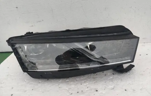 Skoda Octavia Mk4 Headlight/headlamp 5E4941016A 030111823400 LE18A6419