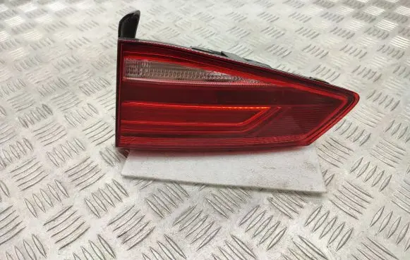 Volkswagen PASSAT B8 Tailgate rear/tail lights