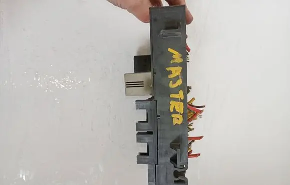 Renault Master II Fuse box set 7700311853